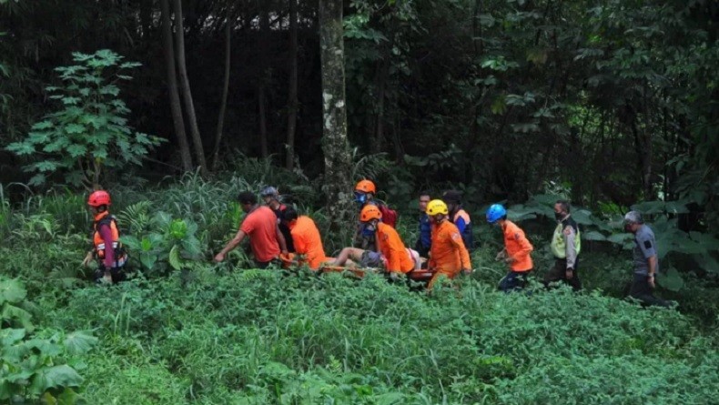 Nekat Coba Bunuh Diri Lompat dari Jembatan di Bogor, Pria Asal Jakarta Patah Tulang
