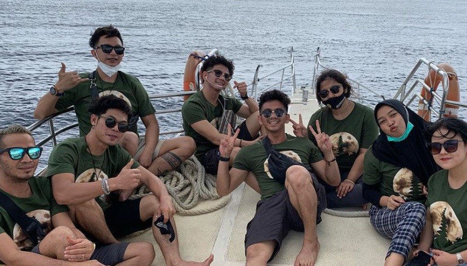 Lupakan Polemik Rumah Tangga, Rizki 2R Pilih Berlibur ke Bali Bersama Ridho