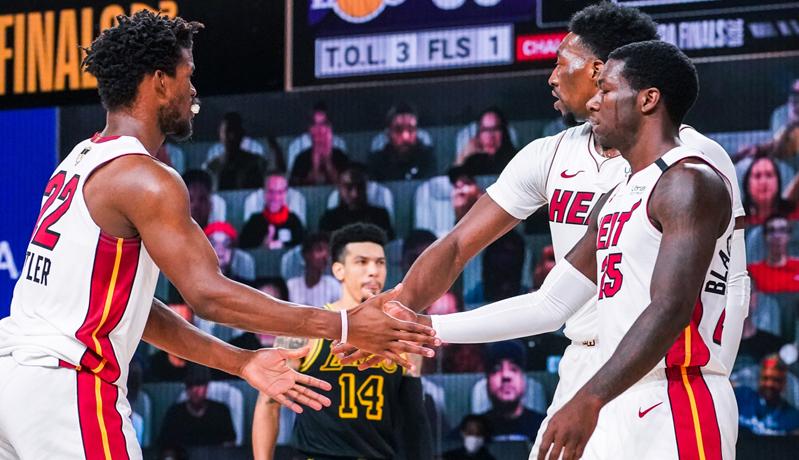 Sengit! Miami Heat Tunda Pesta Juara LA Lakers