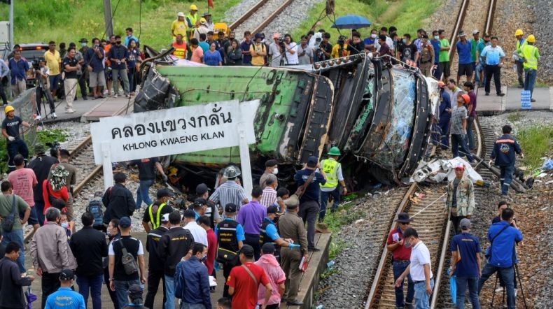 Kereta Tabrak Bus di Thailand, Korban Tewas Jadi 20 Orang dan 30 Luka