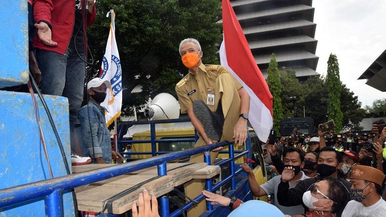 Ogah Komentari Hasil Survei Capres 2024, Ganjar : Aku Ngurus Mudik Wae