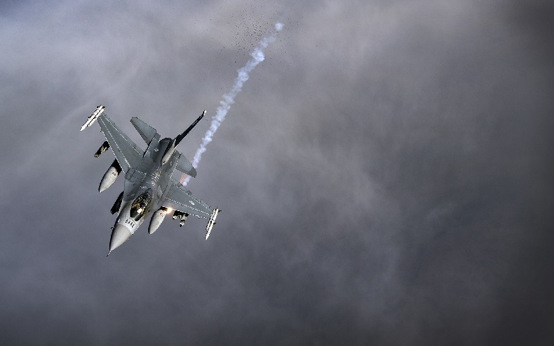 Jet Tempur AS Lancarkan Serangan Udara ke Basis Taliban di Afghanistan