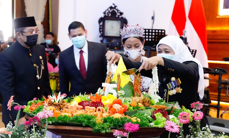Jatim Percontohan Pengendalian Covid-19, Khofifah: Ini Hadiah HUT ke-75 Provinsi 