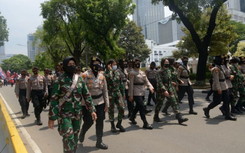 Kowad dan Polwan Ikut Amankan Demo Omnibus Law di Jakarta