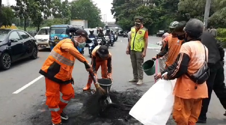 Jalan Pemuda Jaktim Jadi Lokasi Demo, PPSU Gerak Cepat Bersihkan Sampah