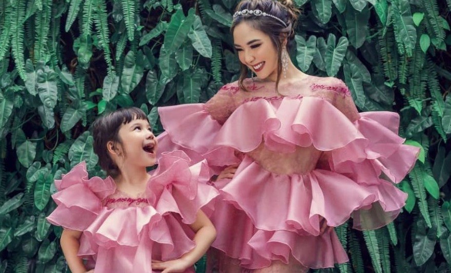 Artis Cantik Mirip Banget sama Anaknya, Bagai Pinang Dibelah Dua