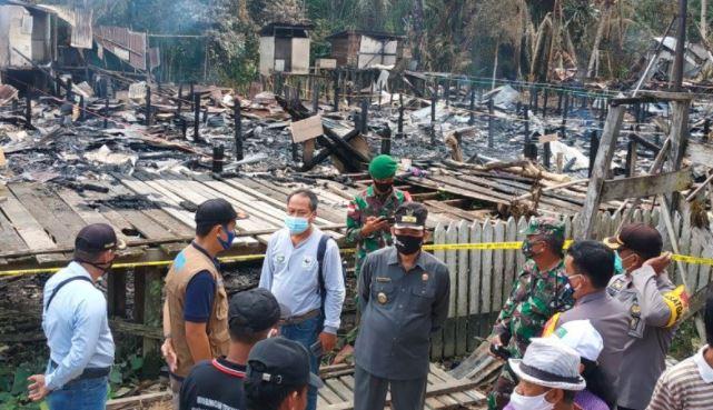 Ratusan Korban Kebakaran Rumah Betang di Kapuas Hulu Mengungsi