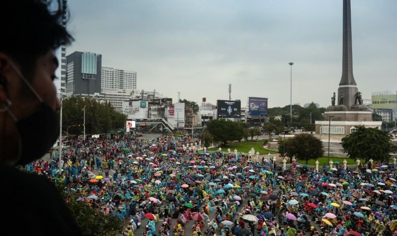 Ratusan Demonstran Thailand Kembali Berunjuk Rasa Desak PM Prayut Mundur
