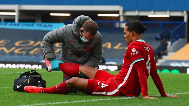 Operasi Lutut, Virgil Van Dijk Terancam Absen hingga Akhir Musim