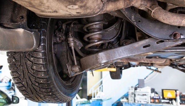 Shockbreaker Mobil Cepat Rusak di Musim Hujan, Ini yang Harus Diperhatikan