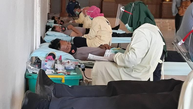 Stok Darah saat Pandemi Menipis, Polres dan Jurnalis Kota Probolinggo Gelar Aksi Donor Darah