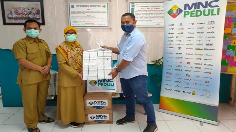  MNC Peduli Salurkan Makan Siang kepada Petugas Puskesmas Pondok Aren dan Pondok Ranji