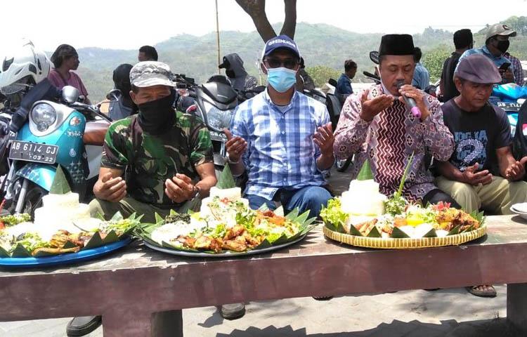 Dana Rp11 Miliar Dikembalikan ke Kas Daerah, Aktivis Antikorupsi Bantul Syukuran di Laut