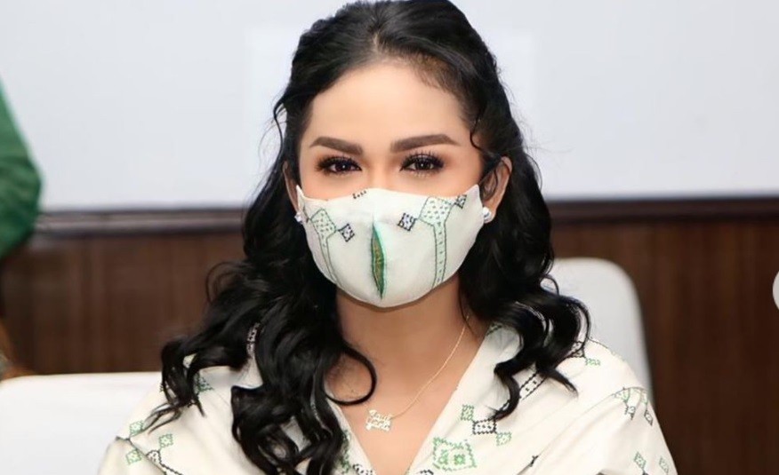 Sikap Krisdayanti Disorot saat Bertemu Pesohor dan Keanu Agl, Netizen: Adab dan Akhlak Lebih Penting