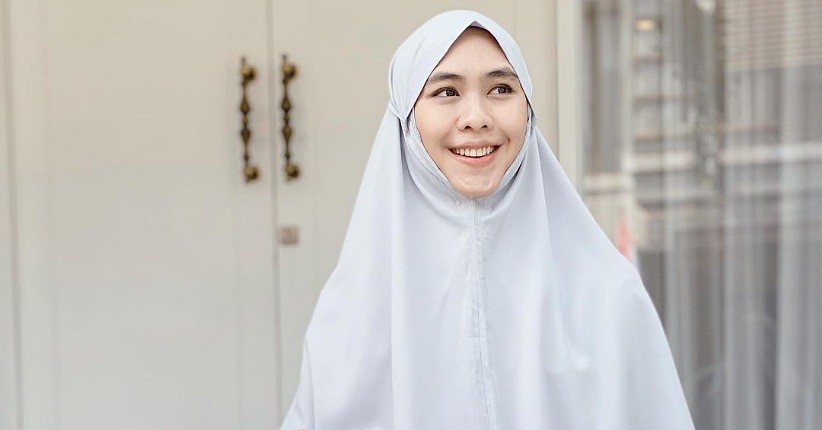 Hamil Besar, Oki Setiana Dewi Raih Gelar Doktor