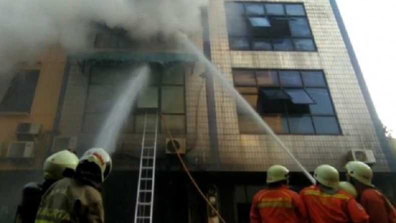 2 Kebakaran Terjadi di Jakarta Selasa Dini Hari, 14 Damkar Dikerahkan