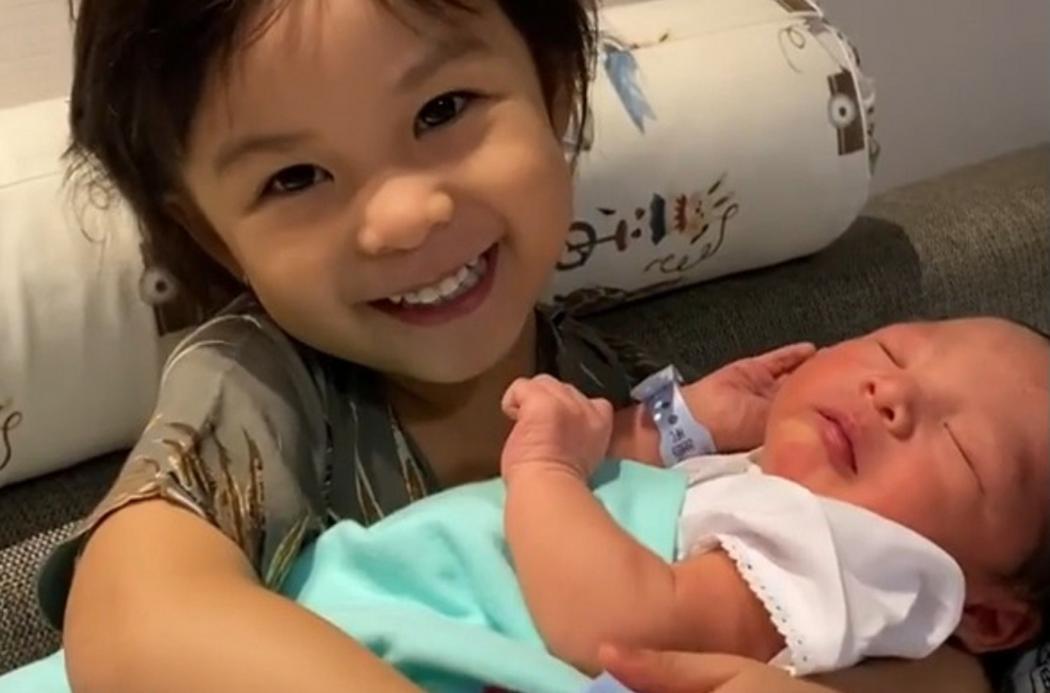 Glenn Alinskie Ungkap Tingkah Gemas Nastusha Gendong sang Adik: Antusias, Dia Sayang Banget