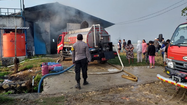 Kandang Berisi 40.000 Ayam Terbakar di Grobogan, Peternak Rugi Rp2,5 Miliar