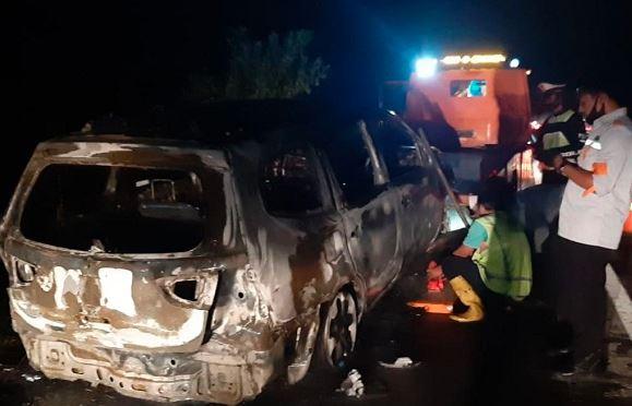Mobil Nissan Grand Livina Ludes Terbakar di Tol Cipali, 3 Orang Selamat