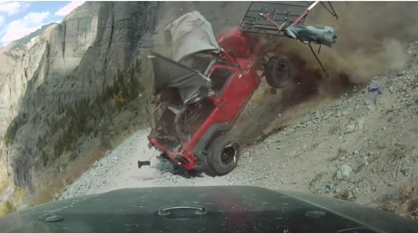 Ajaib, Perempuan Ini Selamat dari Maut setelah Jeep Wrangler yang Ditumpanginya Jatuh ke Jurang