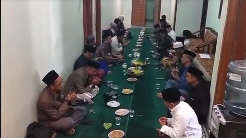 Gus Nur Ditangkap, PCNU Cirebon Gelar Syukuran Potong Tumpeng