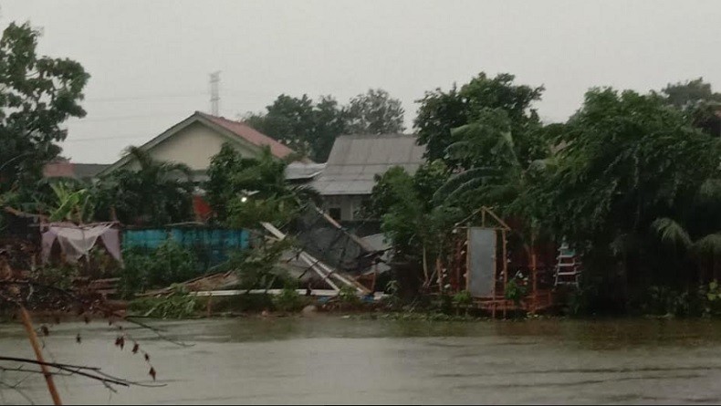 Penampakan Kerusakan Akibat Dahsyatnya Angin Puting Beliung di Bekasi