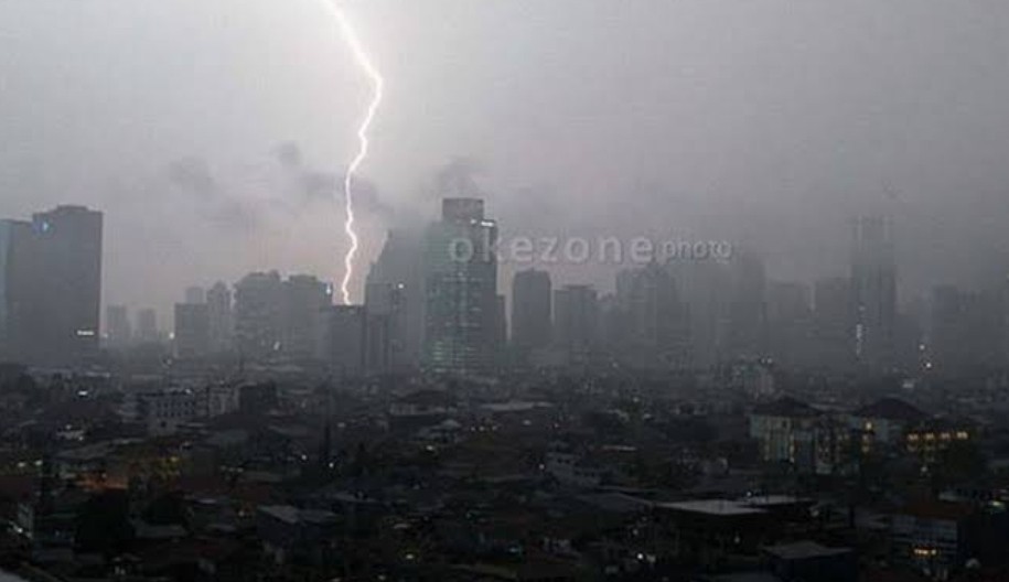Waspada, Jakarta Selatan Berpotensi Hujan Deras Disertai Petir dan Angin Kencang