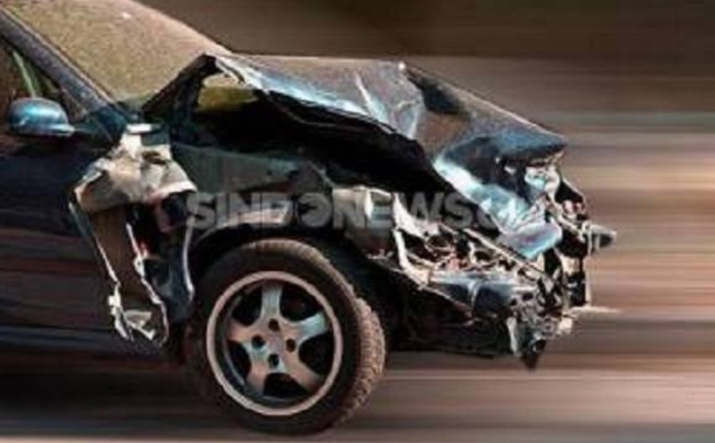 Mobil Nissan March Terguling di Tol Layang Jakarta-Cikampek