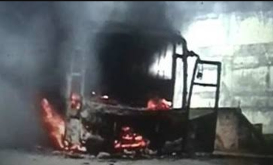 Bus Sinar Jaya Terbakar di Tol Jagorawi Arah Bogor