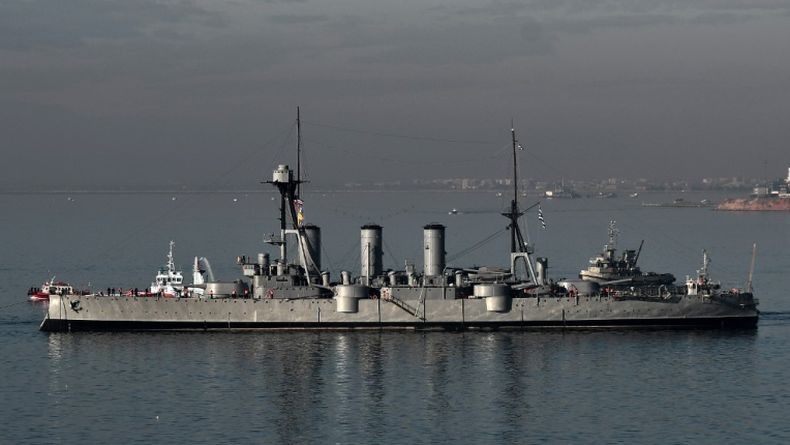  Kapal Perang Yunani Bertabrakan dengan Kapal Kontainer Portugal