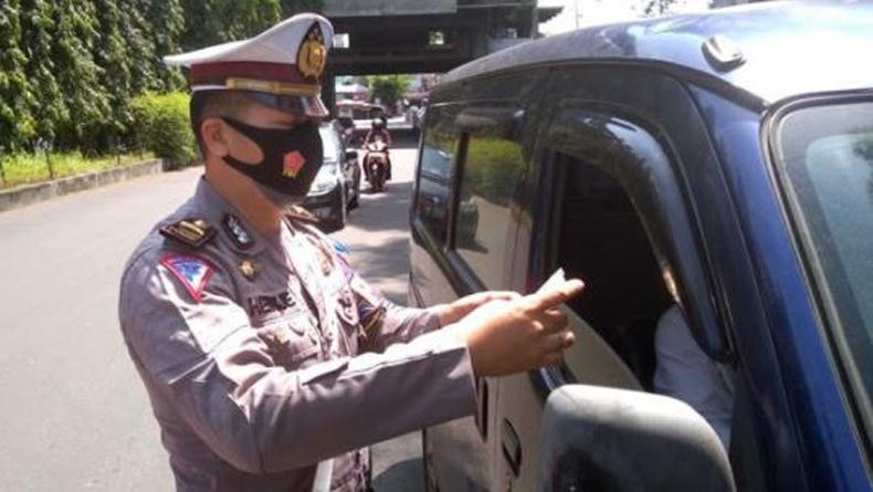 Operasi Zebra di Tangsel, Pengendara Dapat Masker dan Sembako