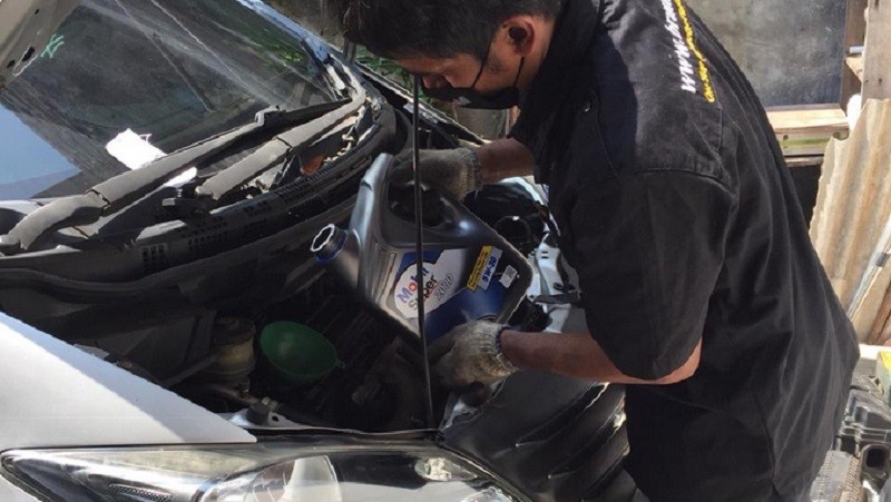 Ganti Oli Mobil, Patokan Tidak Hanya Lihat Jarak Tempuh tapi juga Waktu