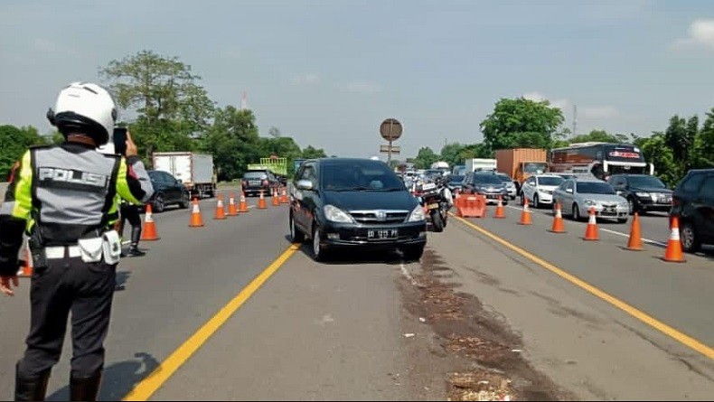 Urai Kepadatan Kendaraan, Jasa Marga Berlakukan Contraflow Km 47-Km 61 Arah Cikampek