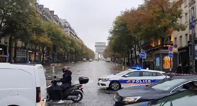 Paris Mencekam, Tas Berisi Bahan Peledak Ditemukan di Arc de Triomphe