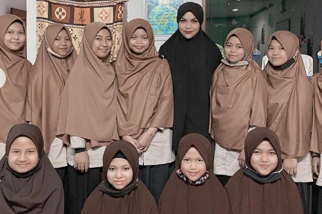 DJ Katty Butterfly Resmi Mualaf Dibimbing Gus Miftah, Begini Reaksi Artis dan Netizen