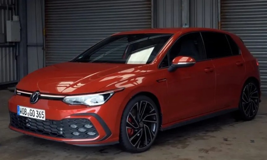 Mobil Ini Lari dari Kejaran Polisi dengan Kecepatan 240 Km per Jam, Apes Tertangkap di Gang Sempit