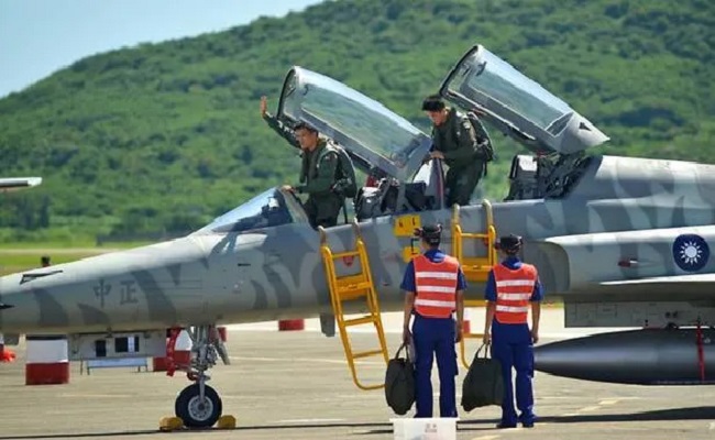 Jet Tempur Taiwan Jatuh saat Latihan Rutin, Pilot Tewas