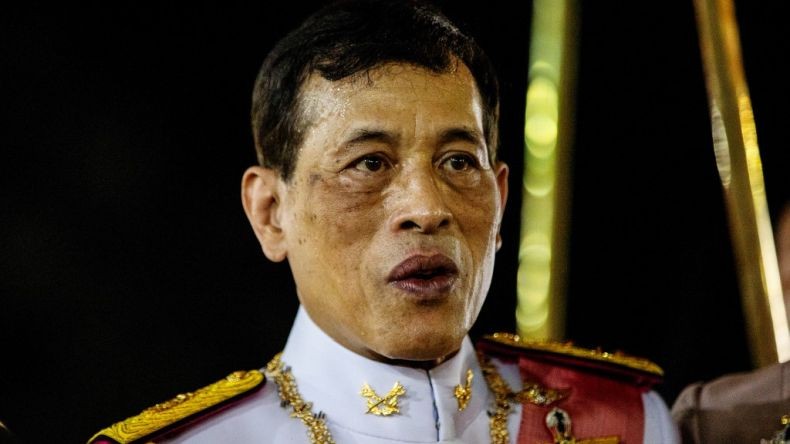 Mahasiswa Thailand Ditangkap karena Coret Foto Raja Maha Vajiralongkorn