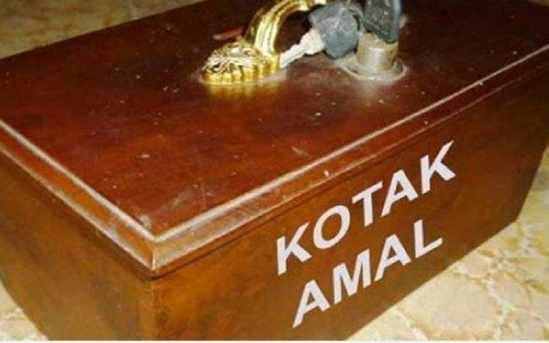 Viral Aksi Pengemudi Minibus Hitam Bobol Kotak Amal Masjid di Koja