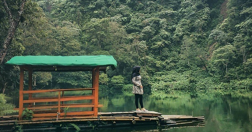 Wisata Telaga Warna Puncak, Ada Tumbuhan Eksotis dan Airnya Berwarna-warni