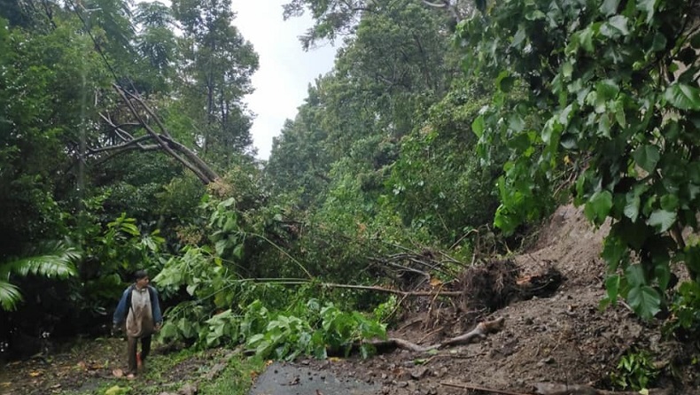 4 Titik Longsor Tutup Sebagian Jalan di Tanjung Raya Agam