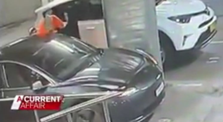 Pencuri Ini Tinggalkan Mobil Curian Ketakutan Jendela dan Klakson Hidup Sendiri