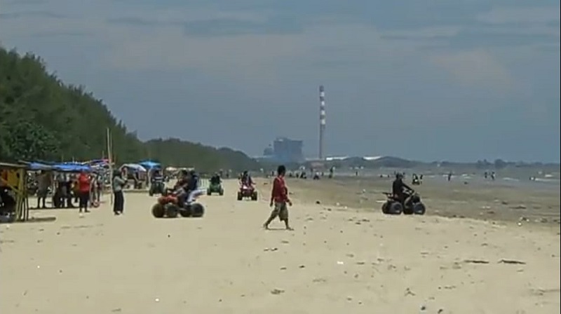 Sempat Ditutup karena Balapan Truk, Wisata Pantai Cemara Tuban Kembali Dibuka