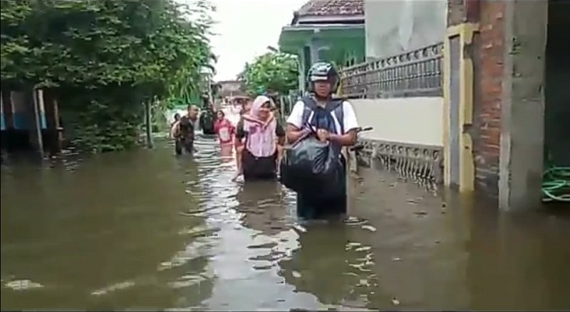 Banjir Parah Rendam 3 Kecamatan di Pasuruan, Aktivitas Warga Terganggu