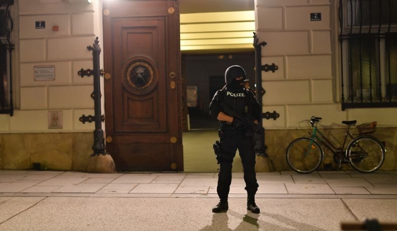 Korban Tewas Penembakan di Wina Bertambah, Pelaku Masih Berkeliaran