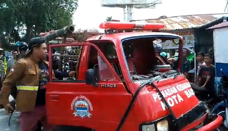 Hendak Padamkam Api, Mobil Damkar di Pontianak Jadi Korban Tabrakan Beruntun
