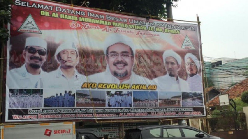 Sambut Kedatangan Rizieq Shihab, Berbagai Spanduk dan Poster Dipasang di Petamburan