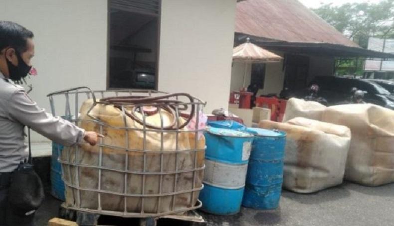 Polisi Ungkap Penyelundupan BBM Premium di Padang, 13 Drum Disita