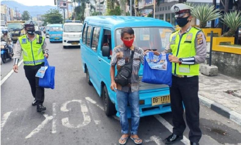 Operasi Zebra Samrat Hari ke-10, Polresta Manado Masih Bagikan Sembako dan Masker