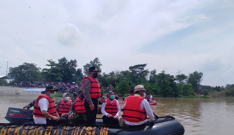 Adopsi Citarum Harum, Ridwan Kamil Yakin Sungai Cilamaya Akan Bersih Lagi
